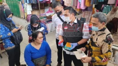 Pastikan Tak Ada Peredaran Obat dan Makanan Ilegal, Tim Satgas Sidak Pasar Tradisional Karanganyar