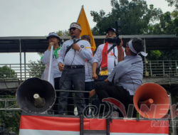 Ribuan Nakes Dari Sabang Sampai Merauke Lakukan Aksi Damai Stop Pembahasan RUU Kesehatan OBL 4 Ribuan Nakes Dari Sabang Sampai Merauke Lakukan Aksi Damai Stop Pembahasan RUU Kesehatan OBL