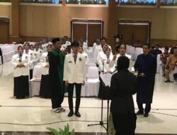 Prodi Profesi Apoteker Universitas Kadiri Ambil Sumpah 36 Apoteker Baru