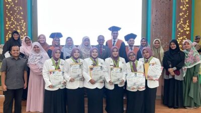 Dihadiri Ketum PP IAI, PSPA Departemen Farmasi Universitas Syiah Kuala Sumpah  Apoteker Perdananya