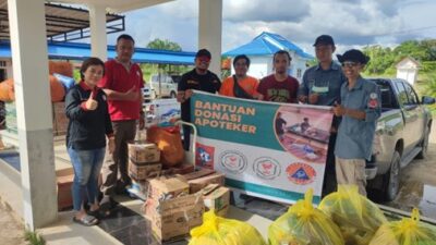 PD IAI dan ATB Kaltim Serahkan Bantuan Ke Sejawat Apoteker dan Masyarakat Mahulu yang Terdampak Banjir Bandang