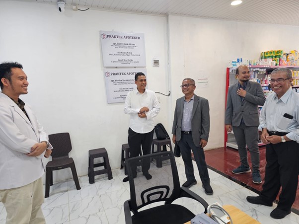 Ketum IAI kunjungi apotek di Aceh