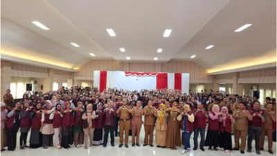 KKN Univeral Resmi Diterima di Bone, Dosen Melaksanakan Pengabdian Masyarakat Bertema “Peran Apoteker dalam Penanganan Stunting dengan Bahan Alam”
