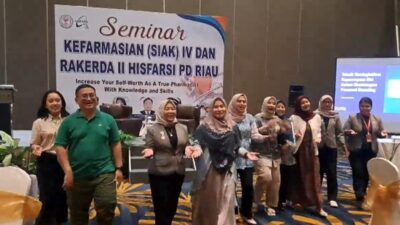 Apoteker Riau Belajar Personal Branding Bersama Catwalk Trainer