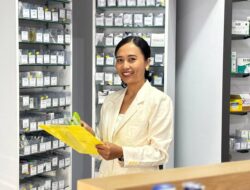 Membangun Personal Branding Apoteker 3 Apoteker di apotek