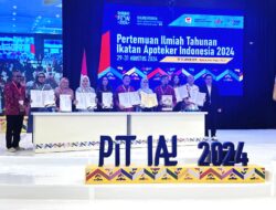 Kerjasama IAI dengan Perguruan Tinggi Farmasi: Meningkatkan Kualitas Apoteker Indonesia 13 Kerjasama IAI dengan Perguruan Tinggi Farmasi: Meningkatkan Kualitas Apoteker Indonesia