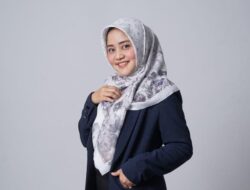 Dr. Apt. Fitriana Yuliastuti, M.Sc Raih Gelar Doktor di Bidang Farmasi, Angkat Tema Farmakoekonomi 3 Dr. Apt. Fitriana Yuliastuti, M.Sc Raih Gelar Doktor di Bidang Farmasi, Angkat Tema Farmakoekonomi