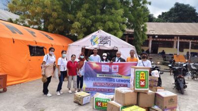 APOTEKER TANGGAP BENCANA PD NTT PEDULI ERUPSI LEWOTOBI LAKI-LAKI