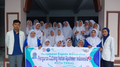 PC IAI Kota Tegal dan Dosen DIII Farmasi Politeknik Harapan Bersama Gelar PKM: Inovasi Kitosan dan Edukasi P4GN