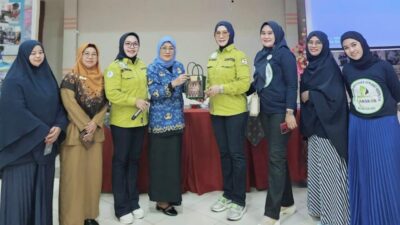 HIASKOS PD IAI SULSEL Edukasi Remaja SMKN 8 Makassar Tentang Kosmetik Aman