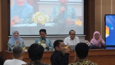 Walikota Banjarmasin Terpilih, Apt Muhammad Yamin Sampaikan Stadium Generale di Farmasi Universitas Ahmad Dahlan 4 Stadium Generale Fakultas Farmasi UAD bersama apt Muhammad Yamin dan apt Neli Listriani