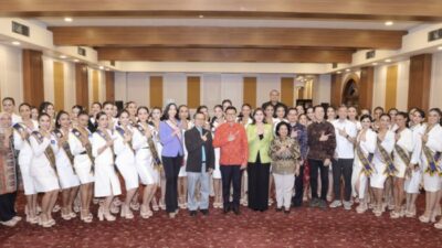 45 Finalis Puteri Indonesia 2025 Dikukuhkan Sebagai Duta Obat dan Makanan 4 Finalis Puteri Indonesia 2025 bersama Kepala BPOM Taruna Ikrar 1