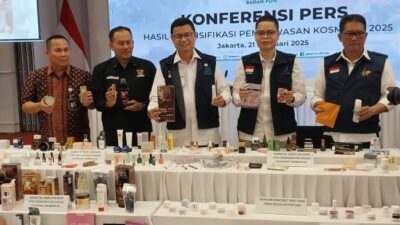 Ka BPOM saat memberikan keterangan mengenai kosmetik ilegal dan mengandung bahan berbahaya beberapaw waktu lalu