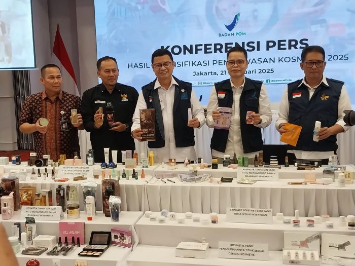 Ka BPOM saat memberikan keterangan mengenai kosmetik ilegal dan mengandung bahan berbahaya beberapaw waktu lalu