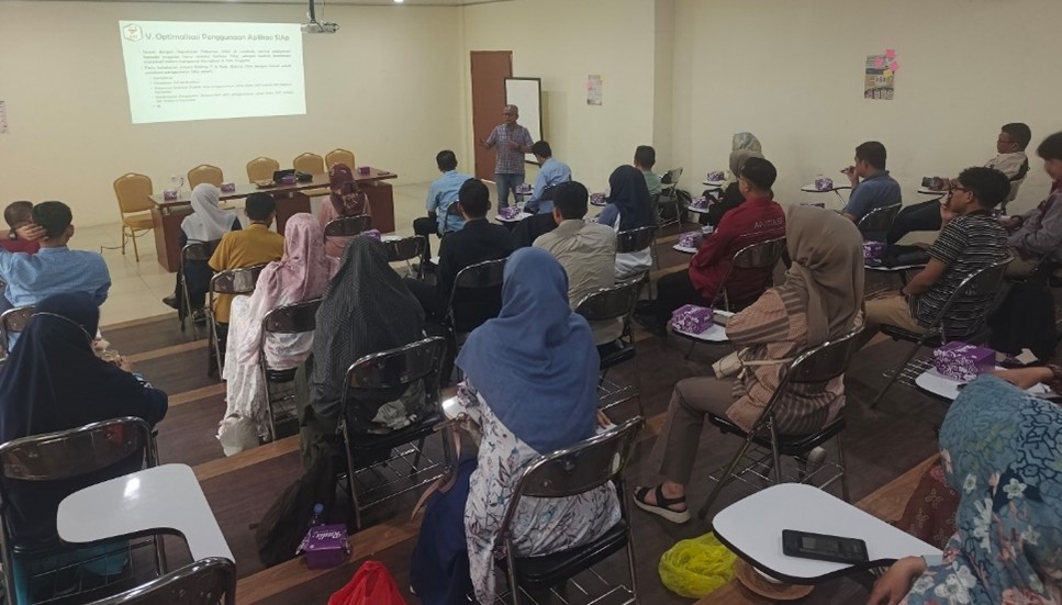 Paparan materi Ketua Umum PP IAI dalam silaturahmi dengan PD IAI Jambi