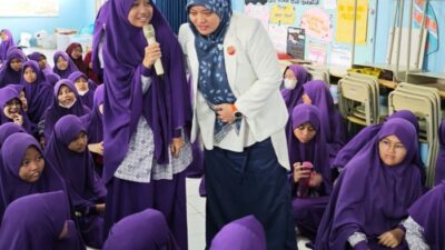 Peserta Antusias bertanya di SMPIT Al Hanif Febbyasi Megawaty