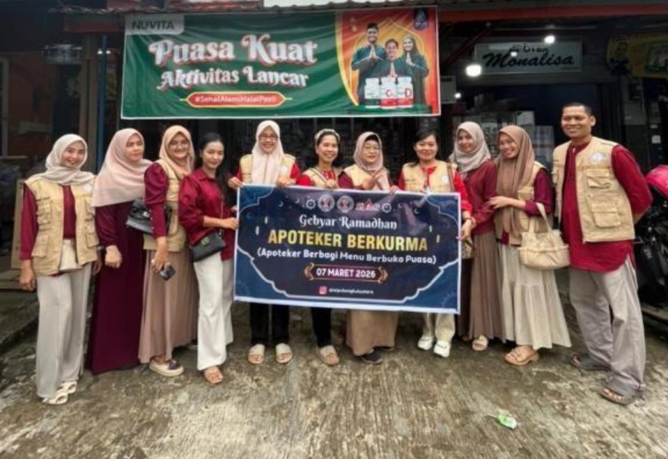 Apoteker Bengkulu Utara Turun ke Jalan, Bagikan Takjil dan Edukasi Kesehatan Lewat Program “Apoteker Berkurma”