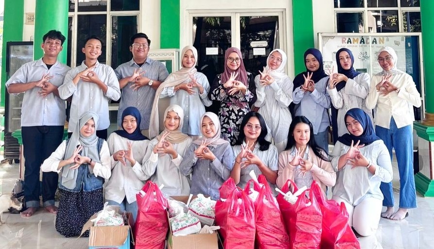 Mahasiswa Farmasi Unila Tebar Kepedulian Lewat PHARMACARE di Bulan Ramadan