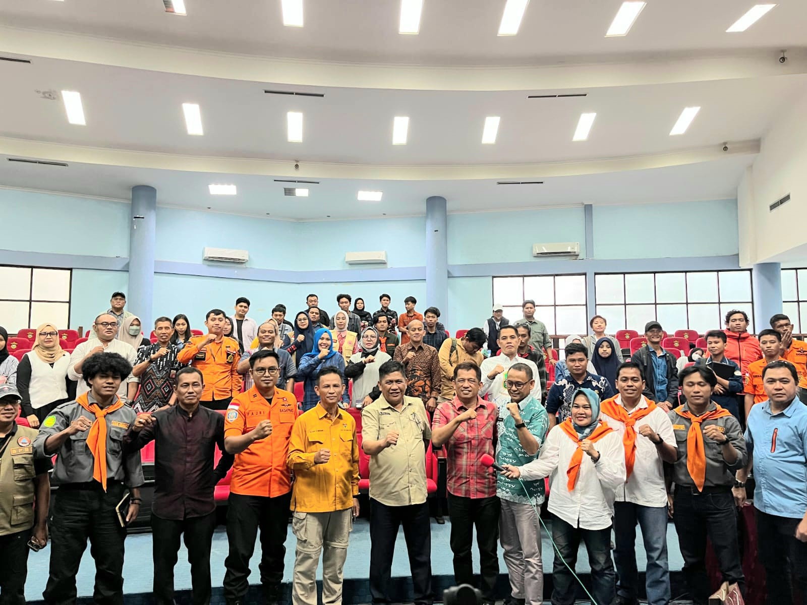 Sinergi Lintas Sektor di Unhas: Menggugah Jiwa Relawan Lewat Seminar Kebencanaan dan Aksi Kemanusiaan