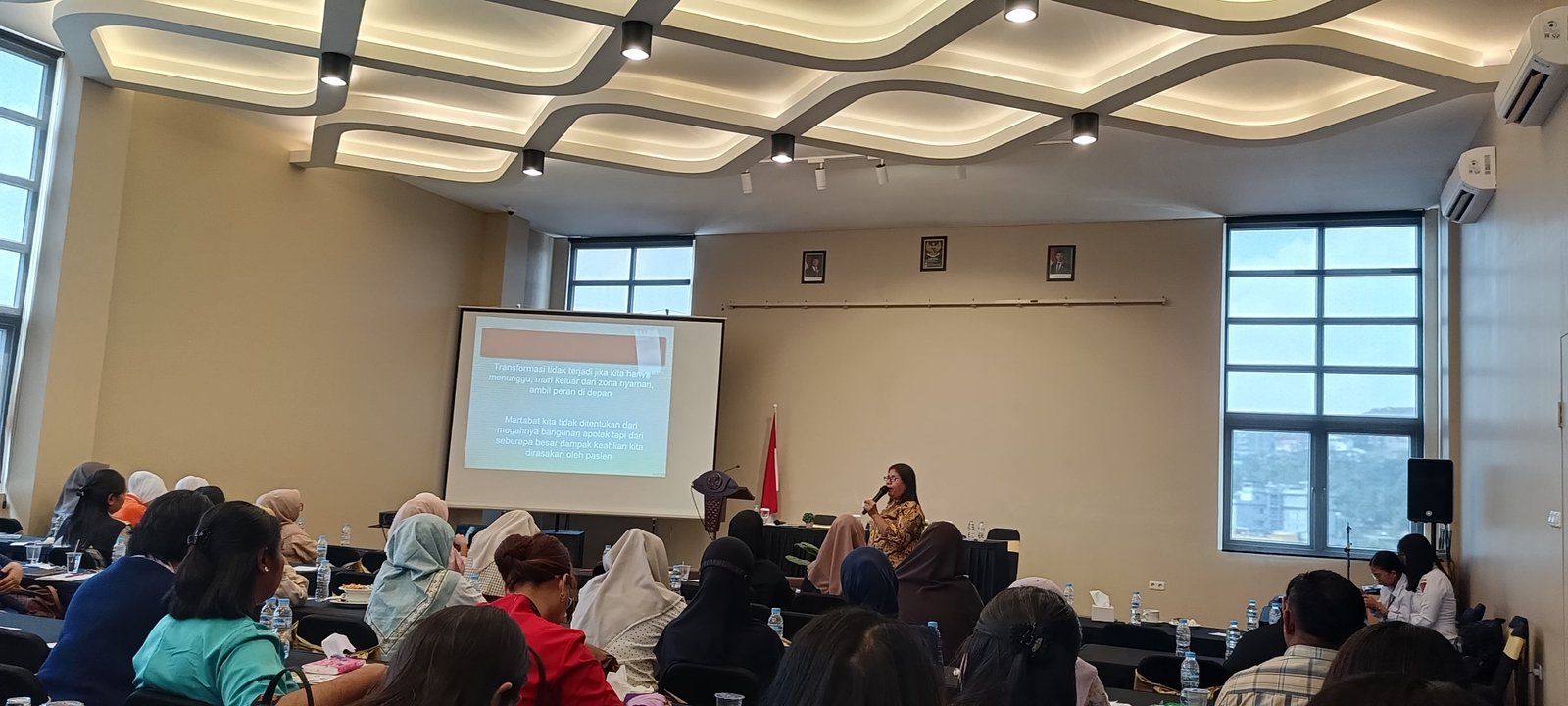 Transformasi Peran Apoteker dalam Pelayanan Kefarmasian di Apotek